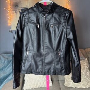 Black Faux Leather Moto Jacket Quilted Shoulder Zip Up Medium